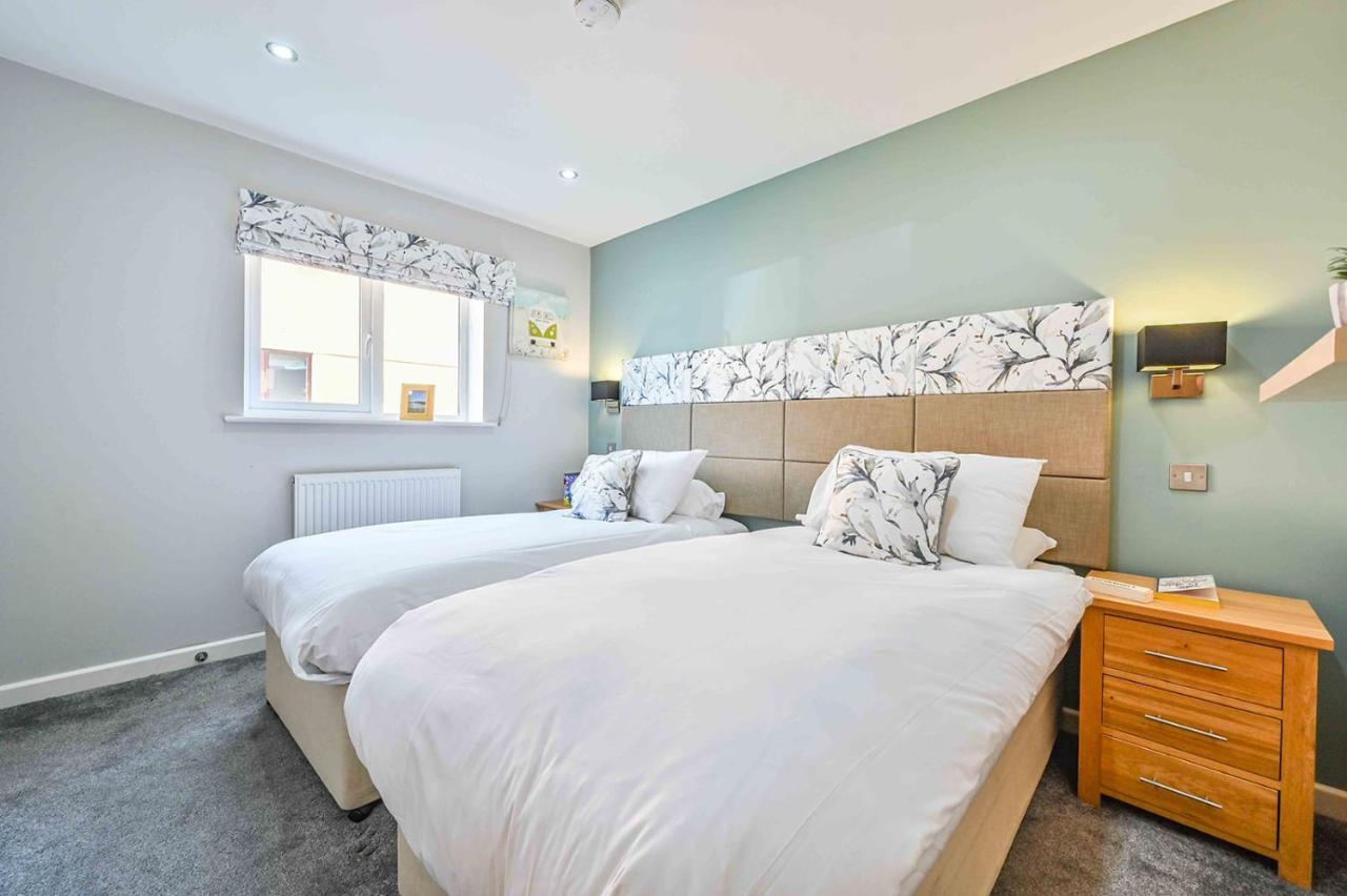 Snug House, Sleeps 12 With Hot Tub On Retallack Resort St Columb Major Exterior photo