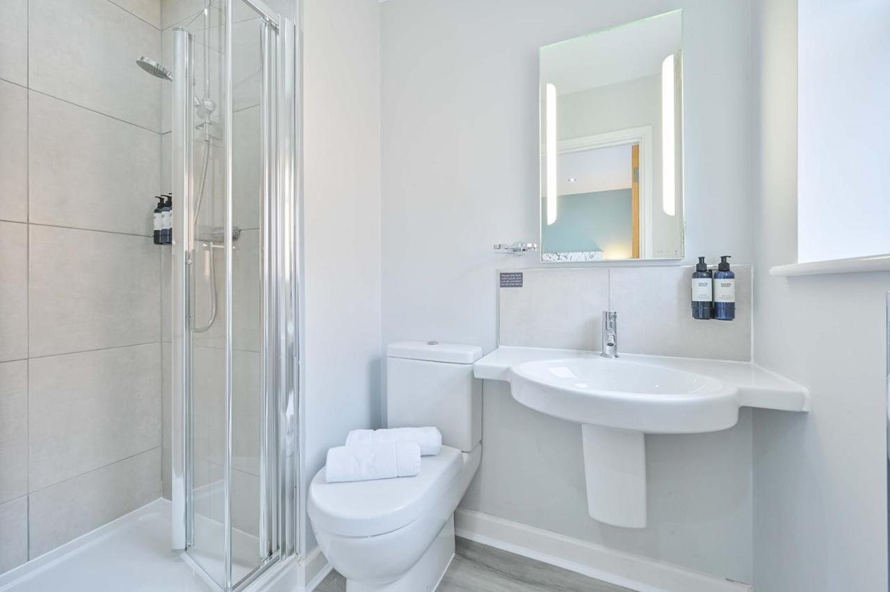 Snug House, Sleeps 12 With Hot Tub On Retallack Resort St Columb Major Exterior photo