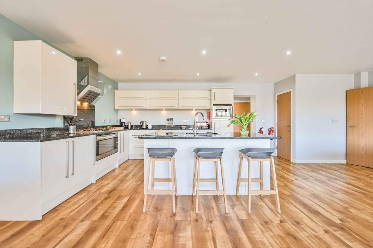Snug House, Sleeps 12 With Hot Tub On Retallack Resort St Columb Major Exterior photo