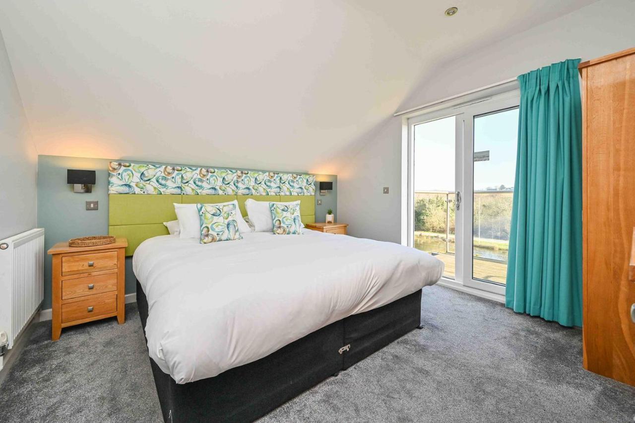 Snug House, Sleeps 12 With Hot Tub On Retallack Resort St Columb Major Exterior photo