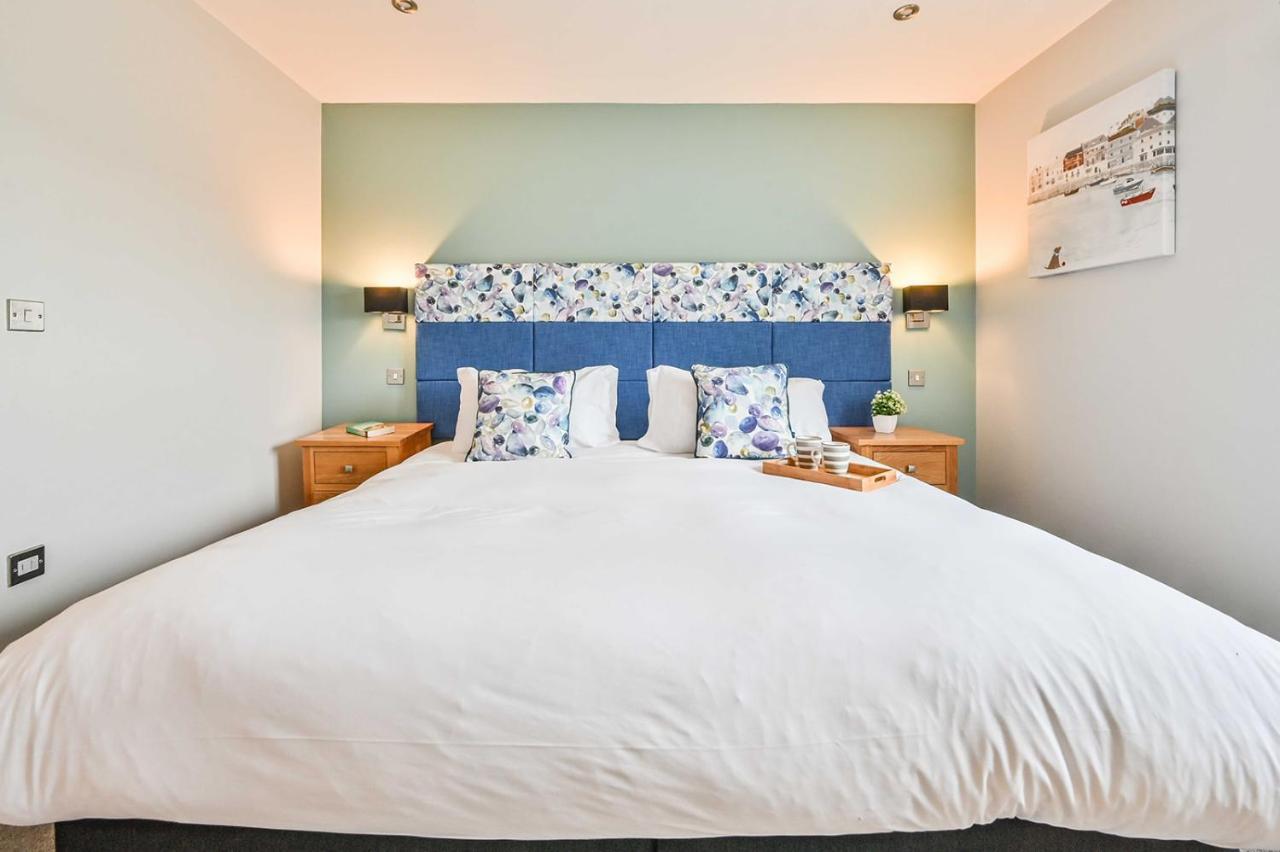Snug House, Sleeps 12 With Hot Tub On Retallack Resort St Columb Major Exterior photo