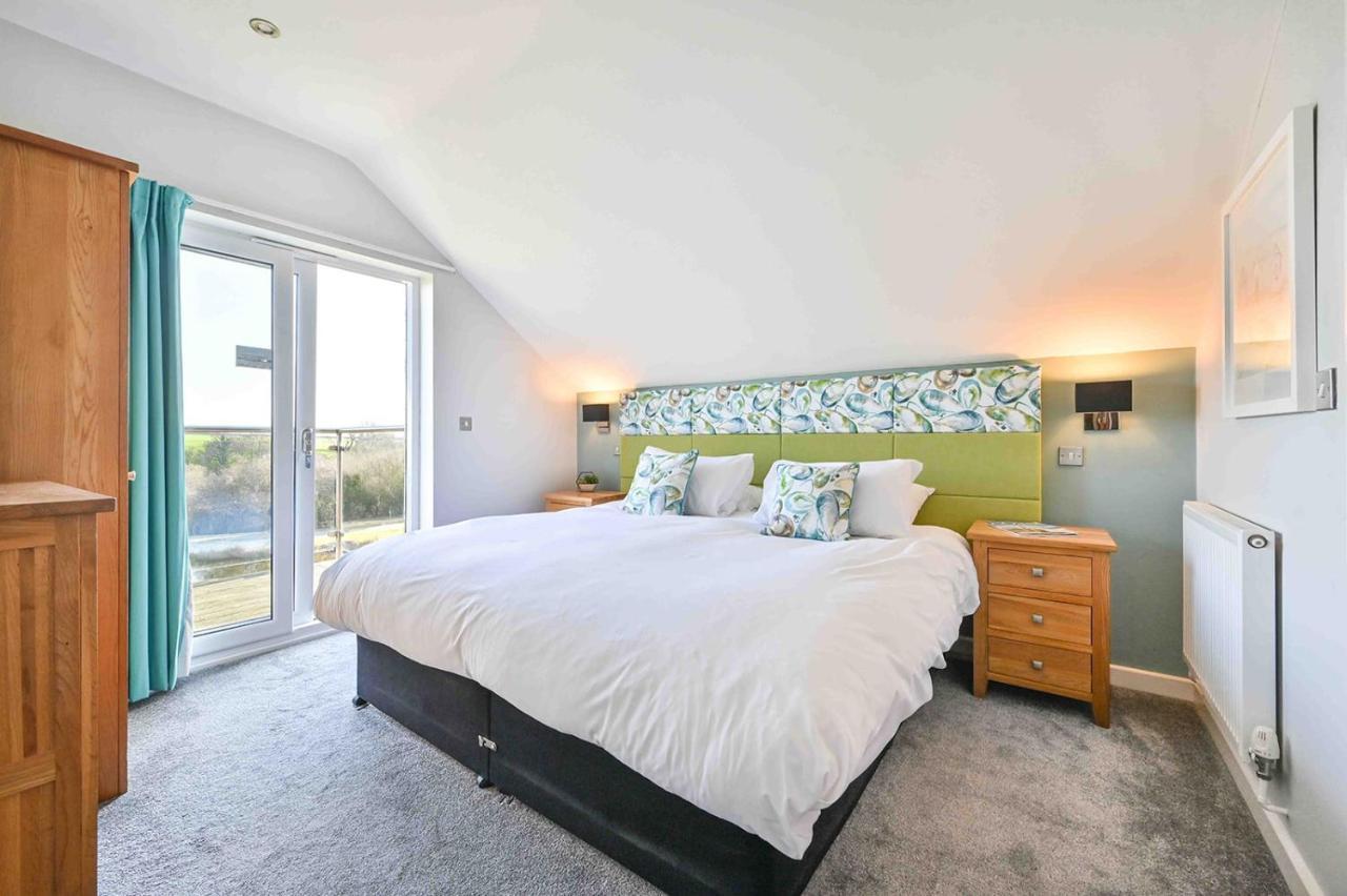 Snug House, Sleeps 12 With Hot Tub On Retallack Resort St Columb Major Exterior photo