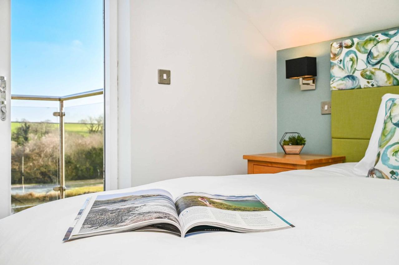 Snug House, Sleeps 12 With Hot Tub On Retallack Resort St Columb Major Exterior photo